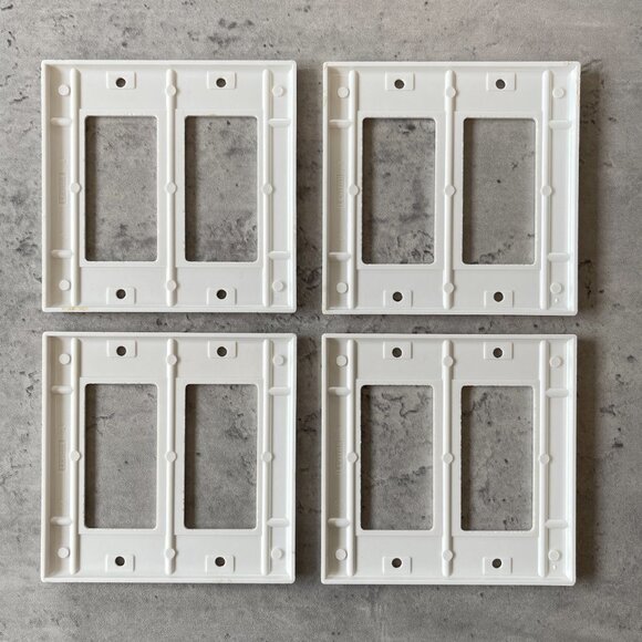 Pack of 4 Leviton 2-Gang GFCI Outlet Cover Plates - Picture 11 of 14